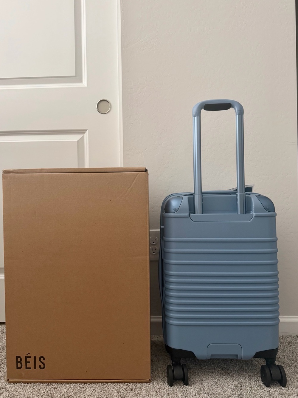 BÉIS The Hybrid Carry-On Roller 
in Dusty Blue - Picture 5 of 5